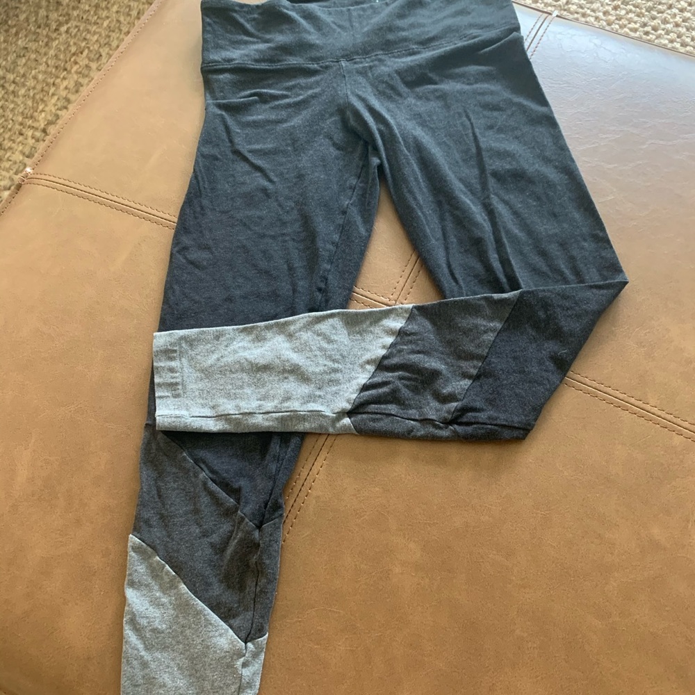 TNA leggings